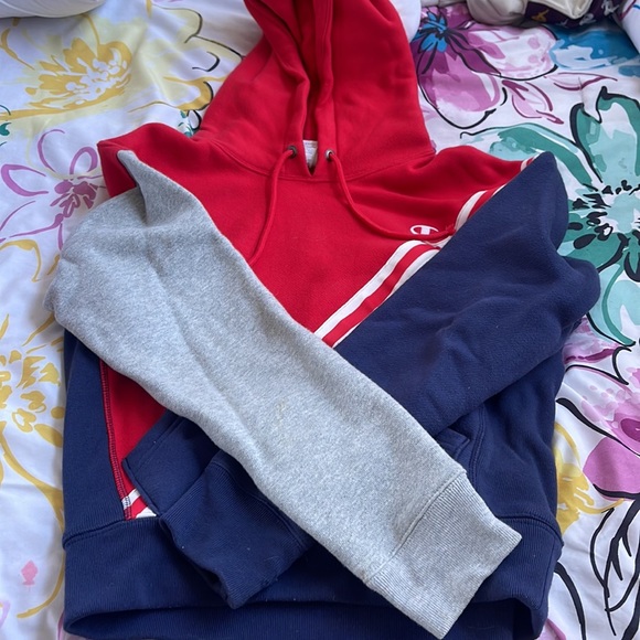 Selling this color block champion crewneck. - Picture 2 of 4